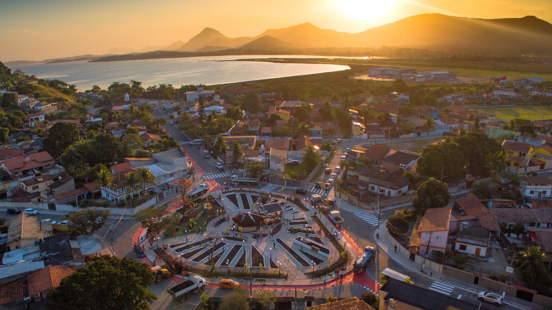Vista aérea de Maricá ao pôr do sol